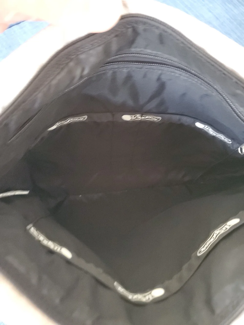 Lesportsac lightweight messenger